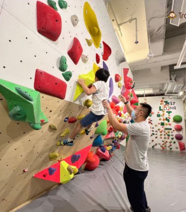 【兒童攀石學校】 ADHD過來人教路：攀上攀落練專注及解難！