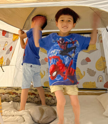 【新北親子酒店】房間裡竟藏超大帳篷️！中和君迪商旅推超狂親子專案，隔天還能帶孩子去兒童樂園